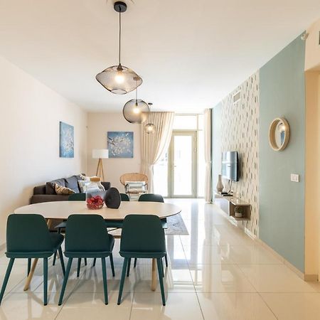 Luxury One-Bedroom Apartment/Parking In City Center エルサレム エクステリア 写真