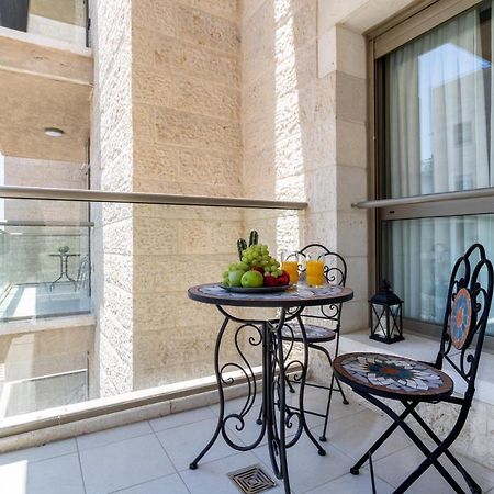 Luxury One-Bedroom Apartment/Parking In City Center エルサレム エクステリア 写真