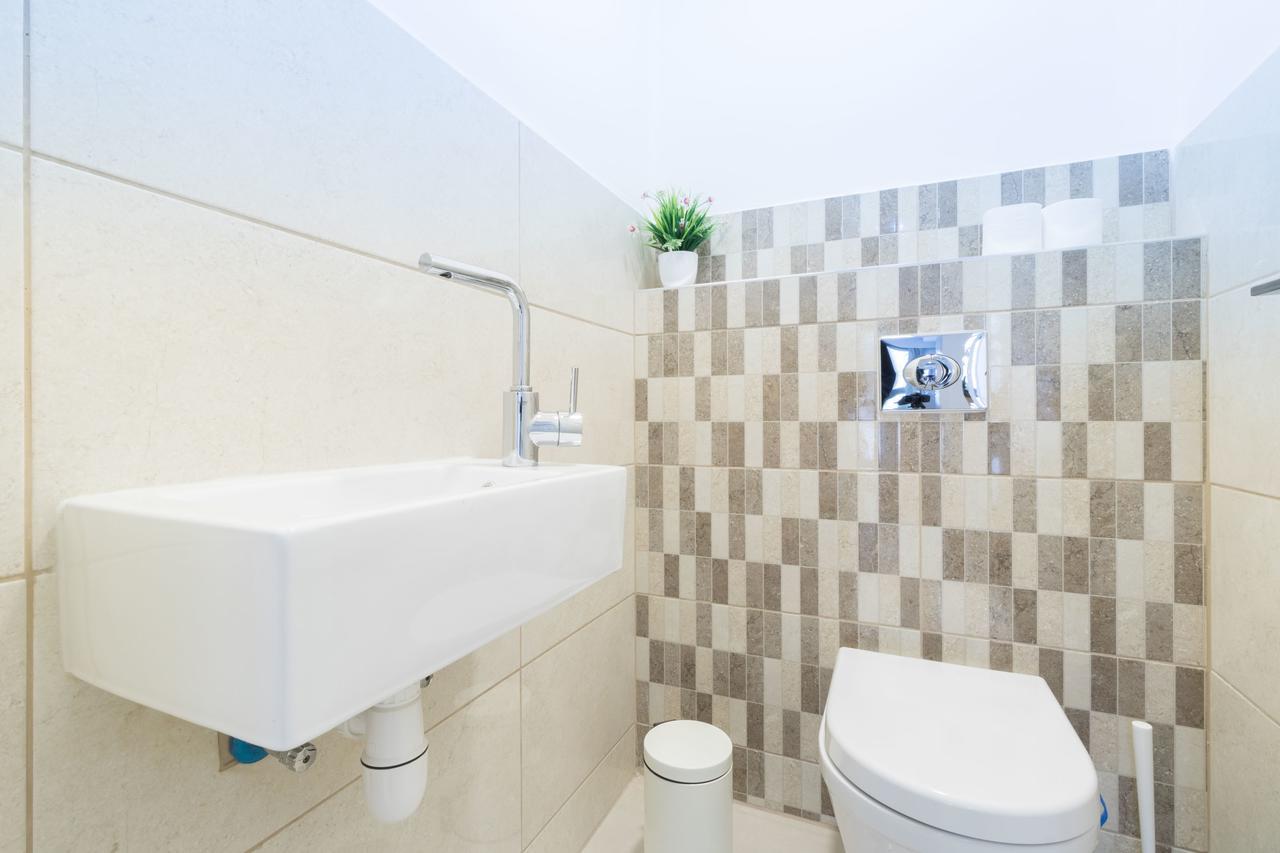 Luxury One-Bedroom Apartment/Parking In City Center エルサレム エクステリア 写真