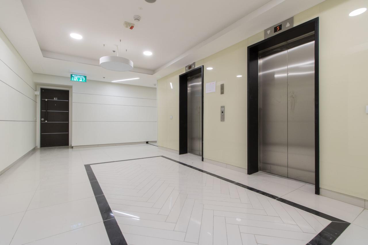 Luxury One-Bedroom Apartment/Parking In City Center エルサレム エクステリア 写真