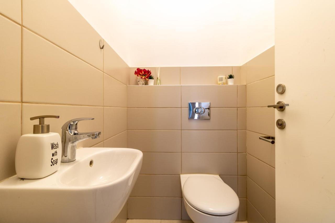 Luxury One-Bedroom Apartment/Parking In City Center エルサレム エクステリア 写真