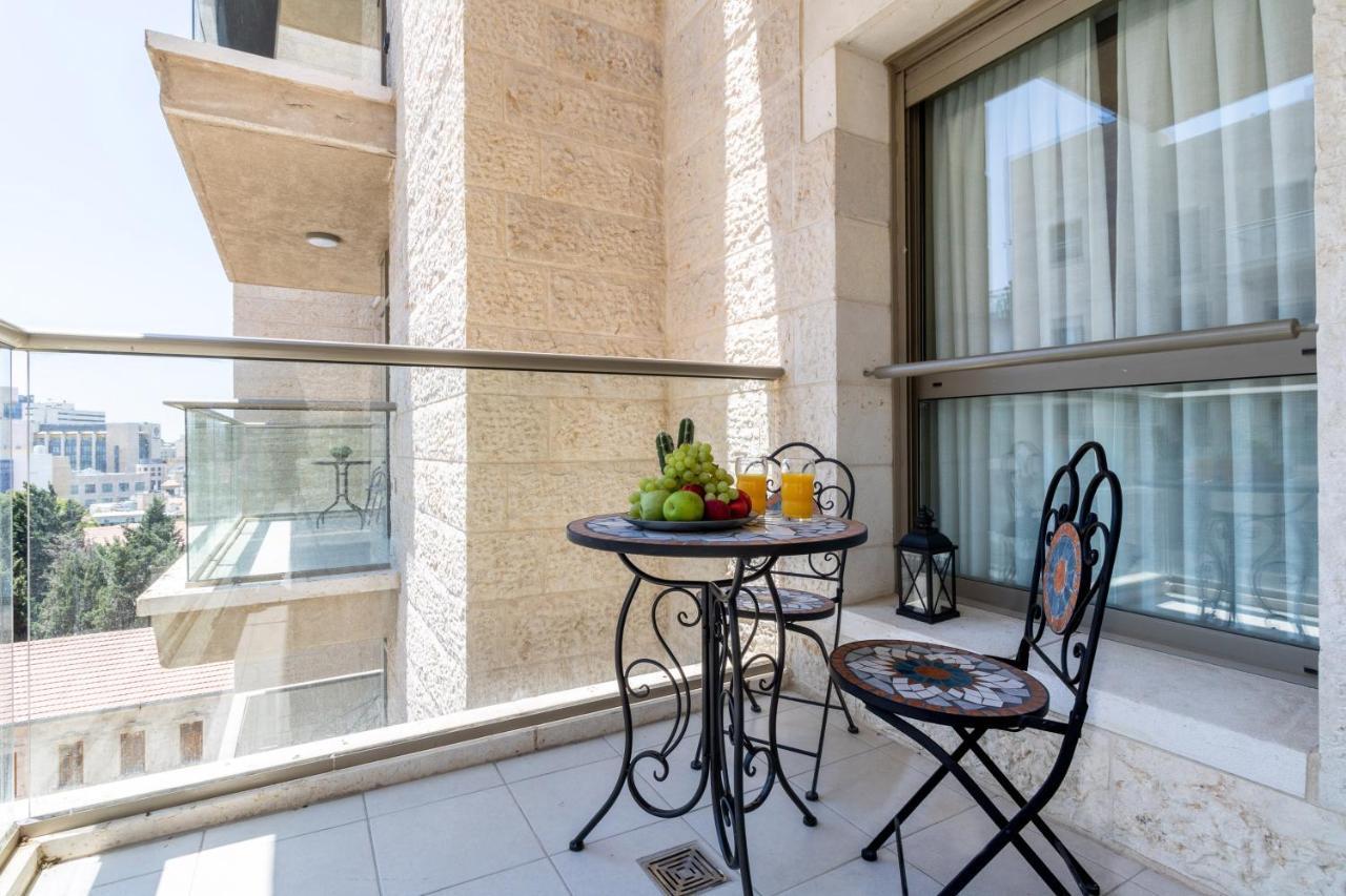 Luxury One-Bedroom Apartment/Parking In City Center エルサレム エクステリア 写真