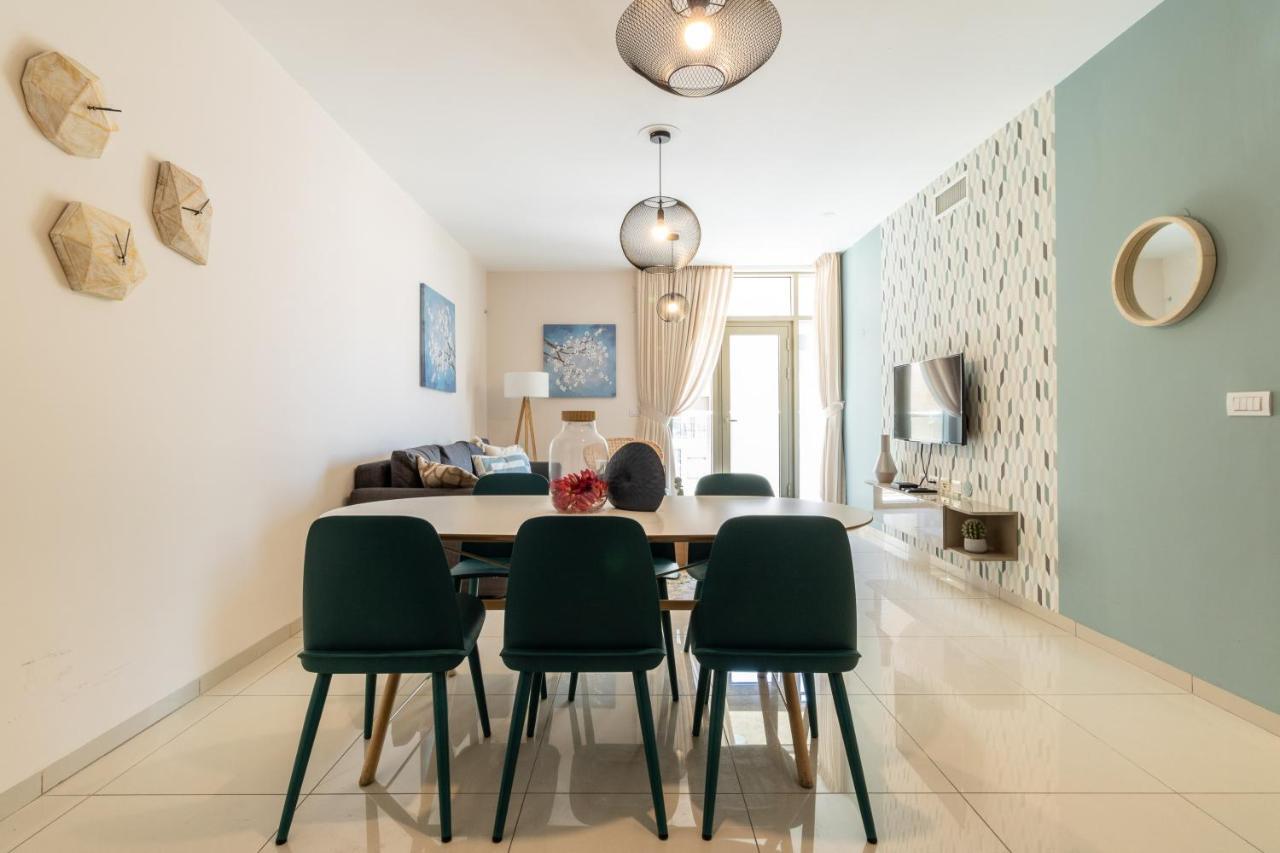 Luxury One-Bedroom Apartment/Parking In City Center エルサレム エクステリア 写真